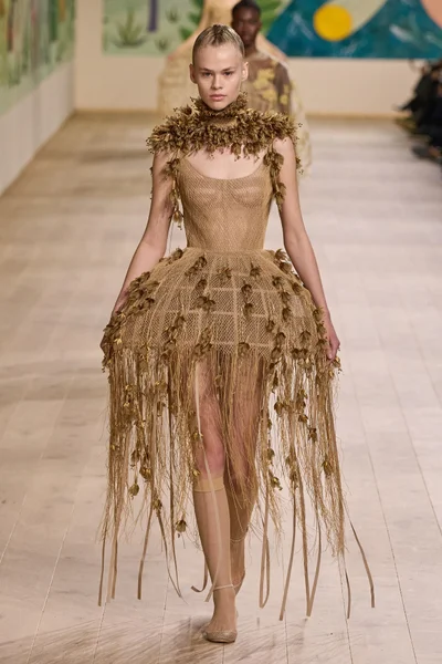 Look 27